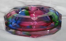 Ascher Kristallglas handgeschliffen mit Innenberfang "Regenbogen", Design: Franz Burkert, H: 4,5 cm, D: 13,5 cm, Gewicht: 755 g