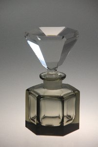 Parfümflasche handgeschliffen rauchglas / smok, handgeschliffen, Kristallglas GmbH Oberursel, Design: Franz Burkert