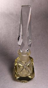 Parfümflasche champagnerfarben / citrin handgeschliffen der Kristallglas GmbH