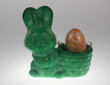 Hummel-Osterhase aus Jadeglas malachit der Hessenglas GmbH