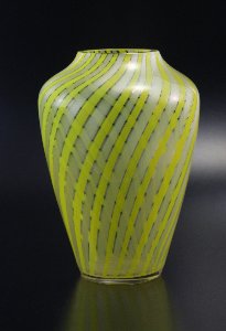 berfangvase a canne gelb-weiopal gestreift, Hessenglas GmbH, Design: Aloys F. Gangkofner