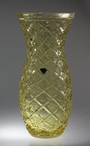 Vase champagnerfarben mit Tiefschliff