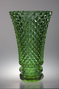 Vase aus seletenen Erden geschmolzen wie zuvor, fotografiert bei reinem Tageslicht von 7.000 Kelvin, Hessenglas GmbH