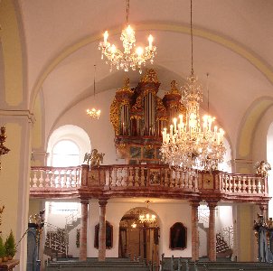 Barockkirche St. Cäcilia in Saffig mit Kristall-Leuchtern der Fa. Palme & Walter KG