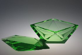 Puderdose hellgrn, Kristallglas handgeschliffen, Kristallglas GmbH Oberursel, Design: Franz Burker