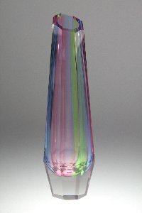 Vase facettiert geschliffen mit Regenbogenberfang, Kristallglas GmbH Oberursel, Design: Franz Burkert
