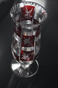 Vase berfang rot handgeschliffen und graviert der Kristallglas GmbH Oberursel, von Rudolf Seibt und Franz Burkert