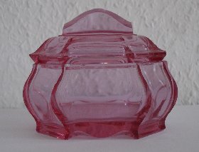 frhe Puderdose rosa um ca. 1948, Form genutzt durch Kristallglas GmbH Oberursel und Hessenglas GmbH Stierstadt