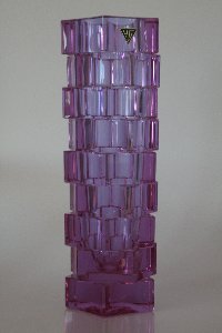 Alexandrit-Vase bei neutralem Licht