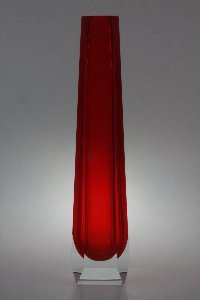 Vase mit Facettenschliff, Farbe neurot klar berfangen, Hessenglas GmbH
