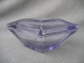 Puderdose Farbe: alexandrin, Kristallglas handgeschliffen, Kristallglas GmbH Oberursel, Design: Franz Burker