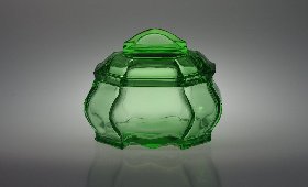 grüne Puderdose der Kristallglas GmbH Oberursel um ca. 1948, Design: Franz Burkert