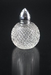 Streuer mit Diamantschliff der Kristallglas GmbH Oberursel, Design: Franz Burkert