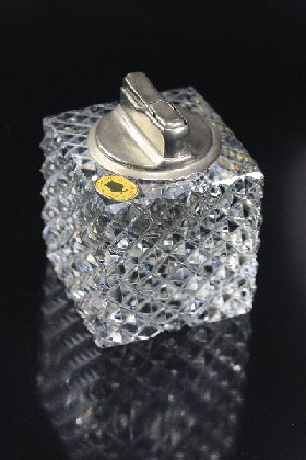 Tischfeuerzeug kristall Diamantschliff der Kristallglas GmbH Oberursel Kristallglas handgeschliffen, Rohglas Hessenglas, Design Franz Burkert