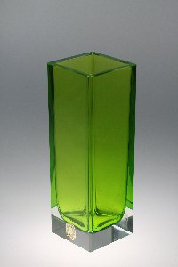 Innenfangvase hellgrün, Kristallglas handgeschliffen, Kristallglas GmbH Oberursel, Design: Franz Burkert